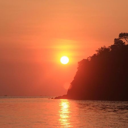 Coconut Beach Bungalows & Warung 2 아메드 외부 사진