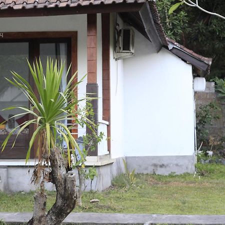 Coconut Beach Bungalows & Warung 2 아메드 외부 사진