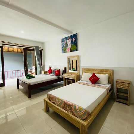 Coconut Beach Bungalows & Warung 2 아메드 외부 사진