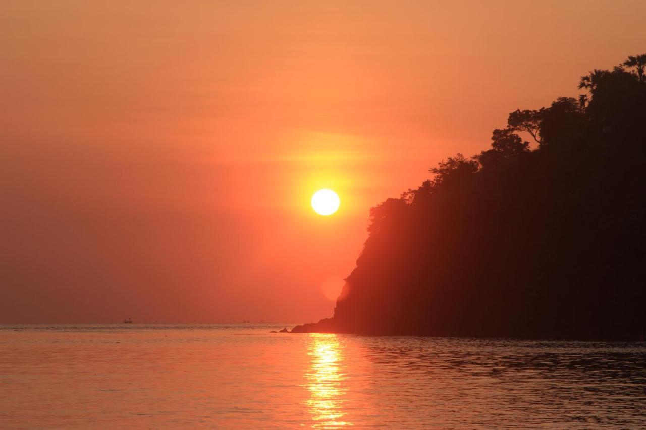 Coconut Beach Bungalows & Warung 2 아메드 외부 사진