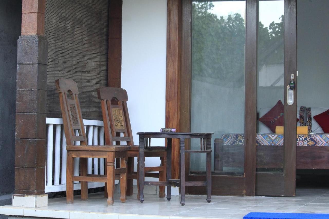 Coconut Beach Bungalows & Warung 2 아메드 외부 사진