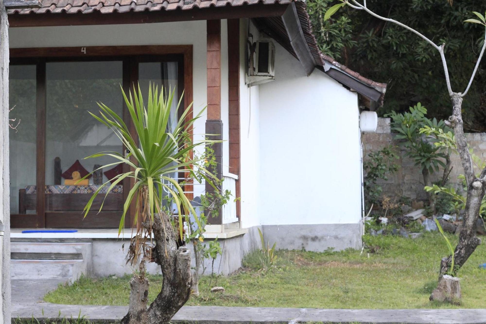 Coconut Beach Bungalows & Warung 2 아메드 외부 사진