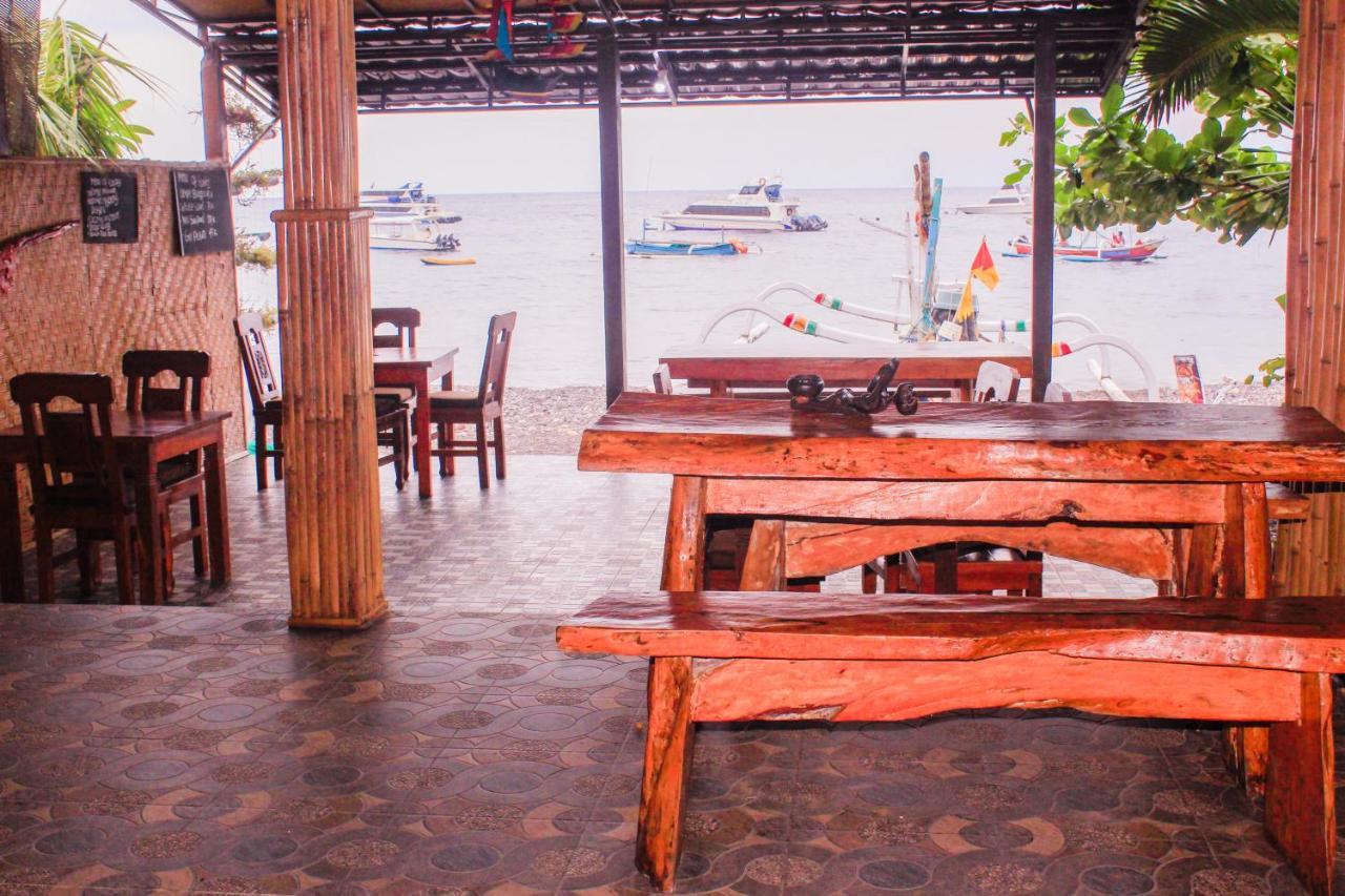 Coconut Beach Bungalows & Warung 2 아메드 외부 사진