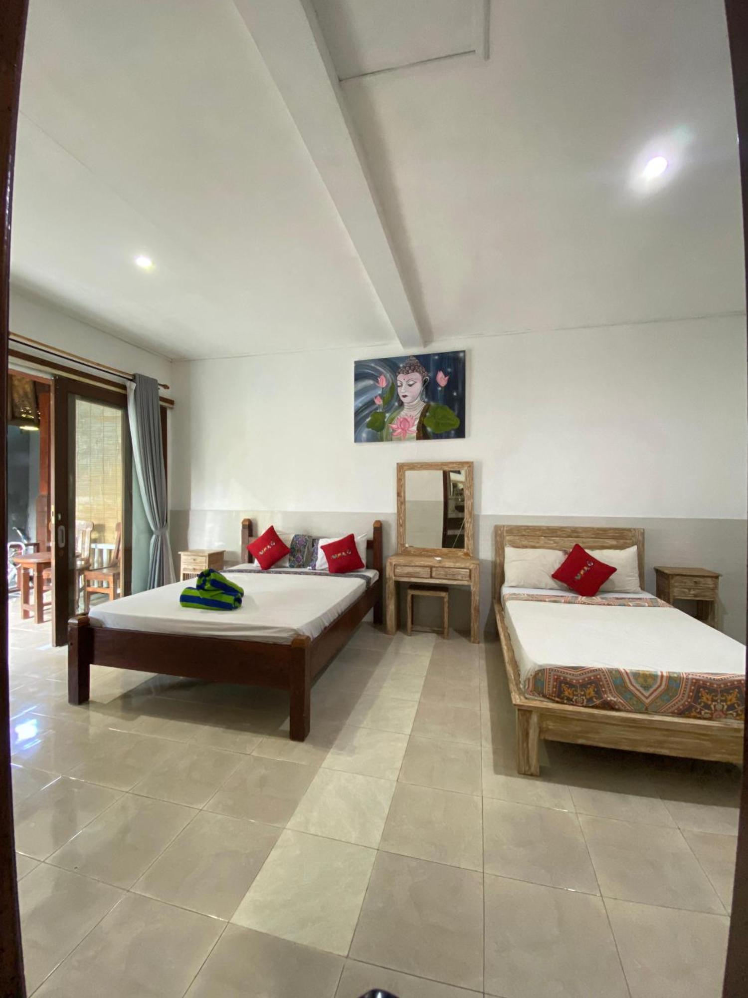 Coconut Beach Bungalows & Warung 2 아메드 외부 사진