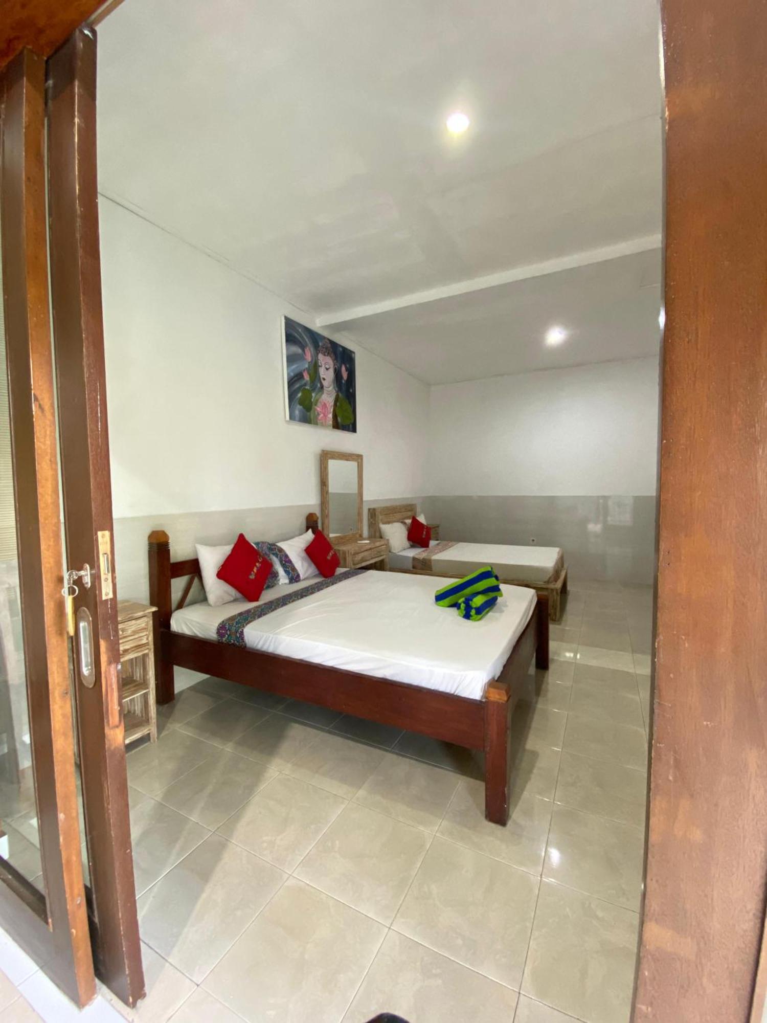 Coconut Beach Bungalows & Warung 2 아메드 외부 사진