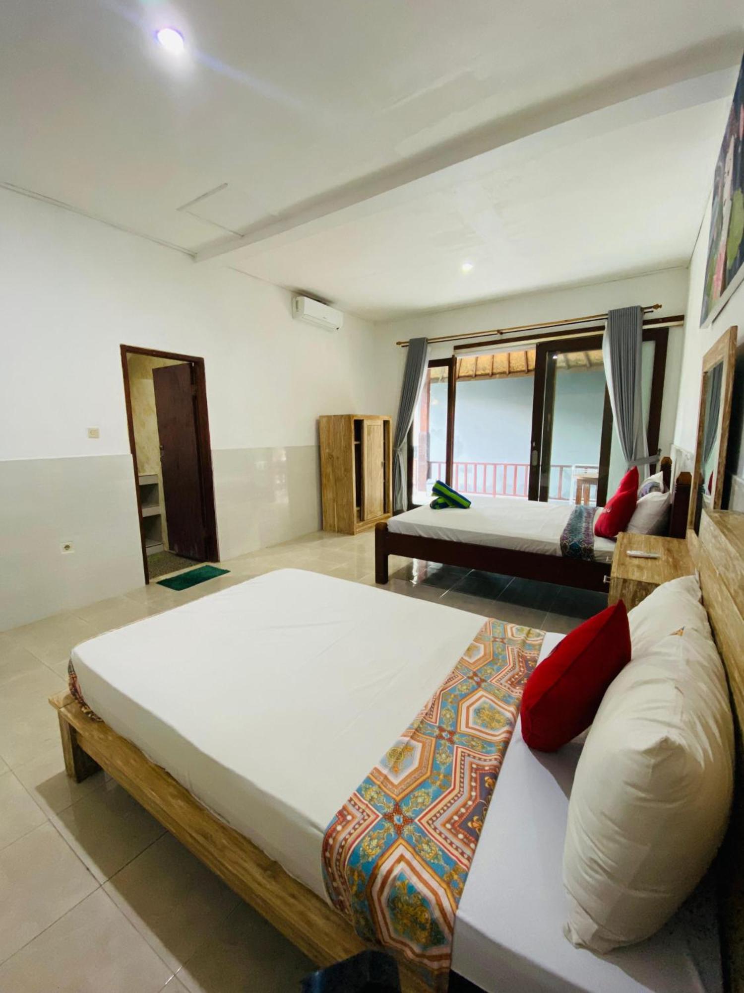 Coconut Beach Bungalows & Warung 2 아메드 외부 사진