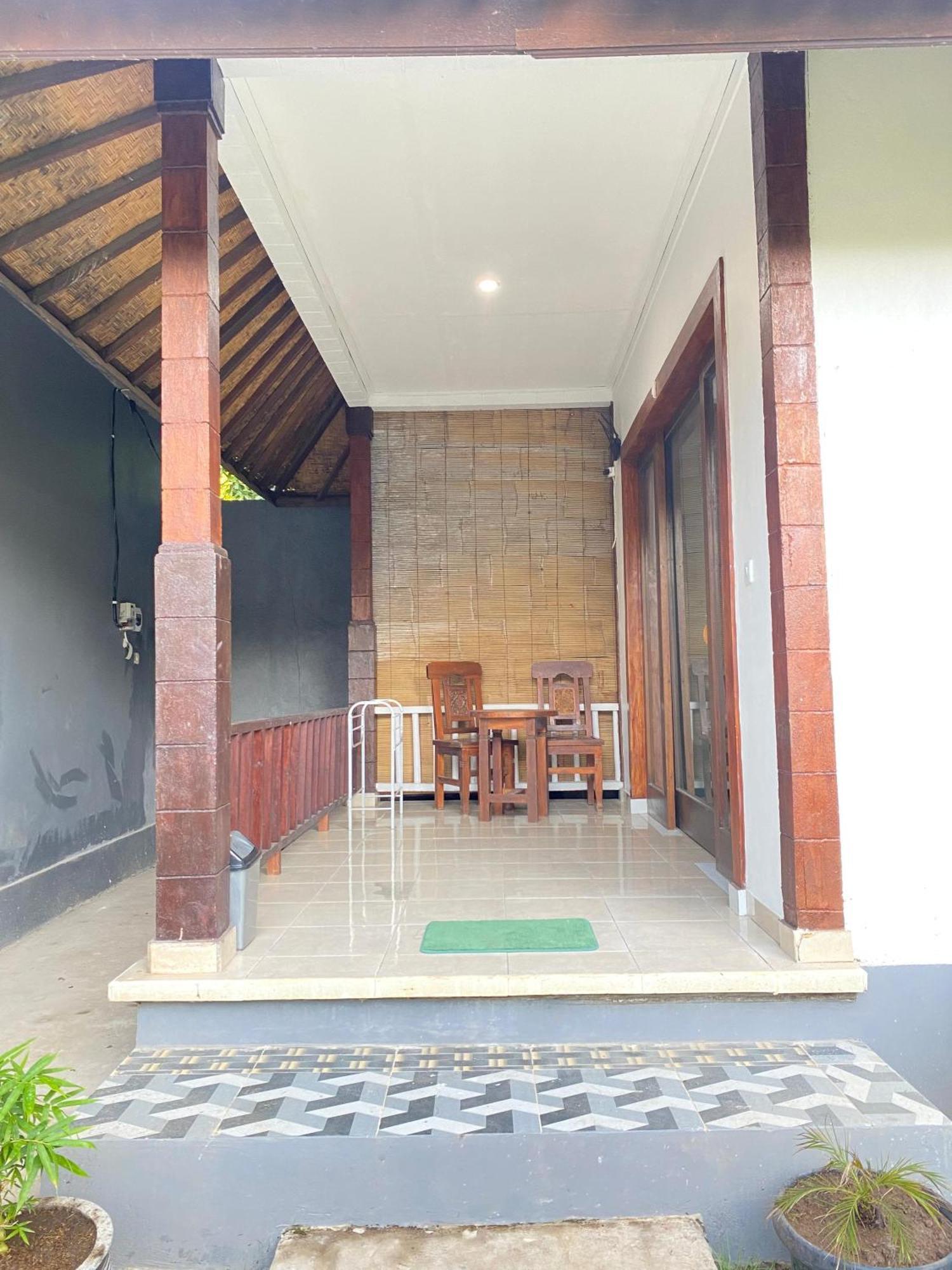 Coconut Beach Bungalows & Warung 2 아메드 외부 사진