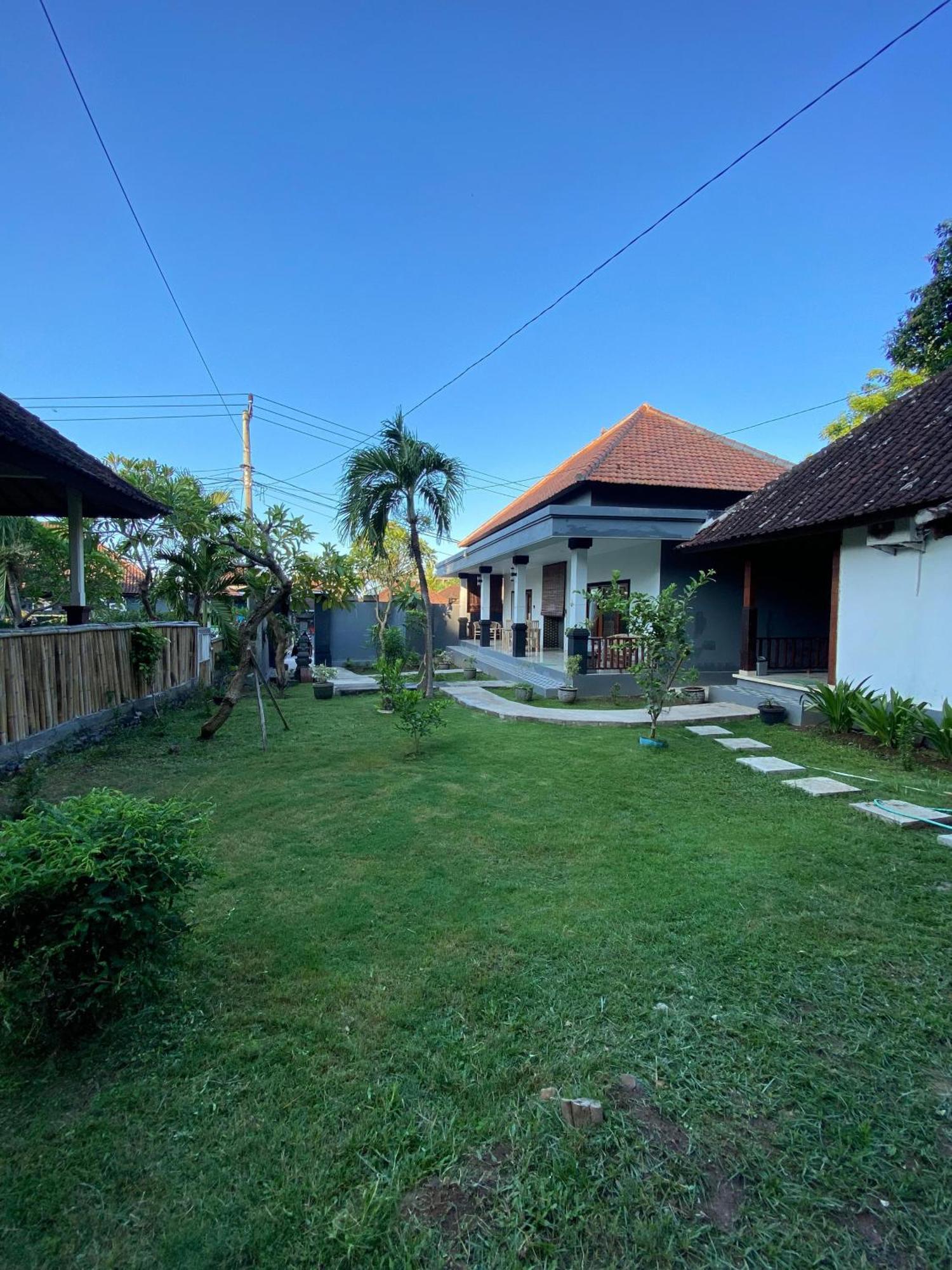 Coconut Beach Bungalows & Warung 2 아메드 외부 사진